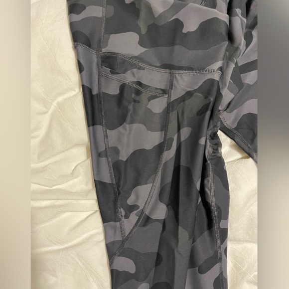 Old Navy Powersoft Leggings - Picture 3 of 4